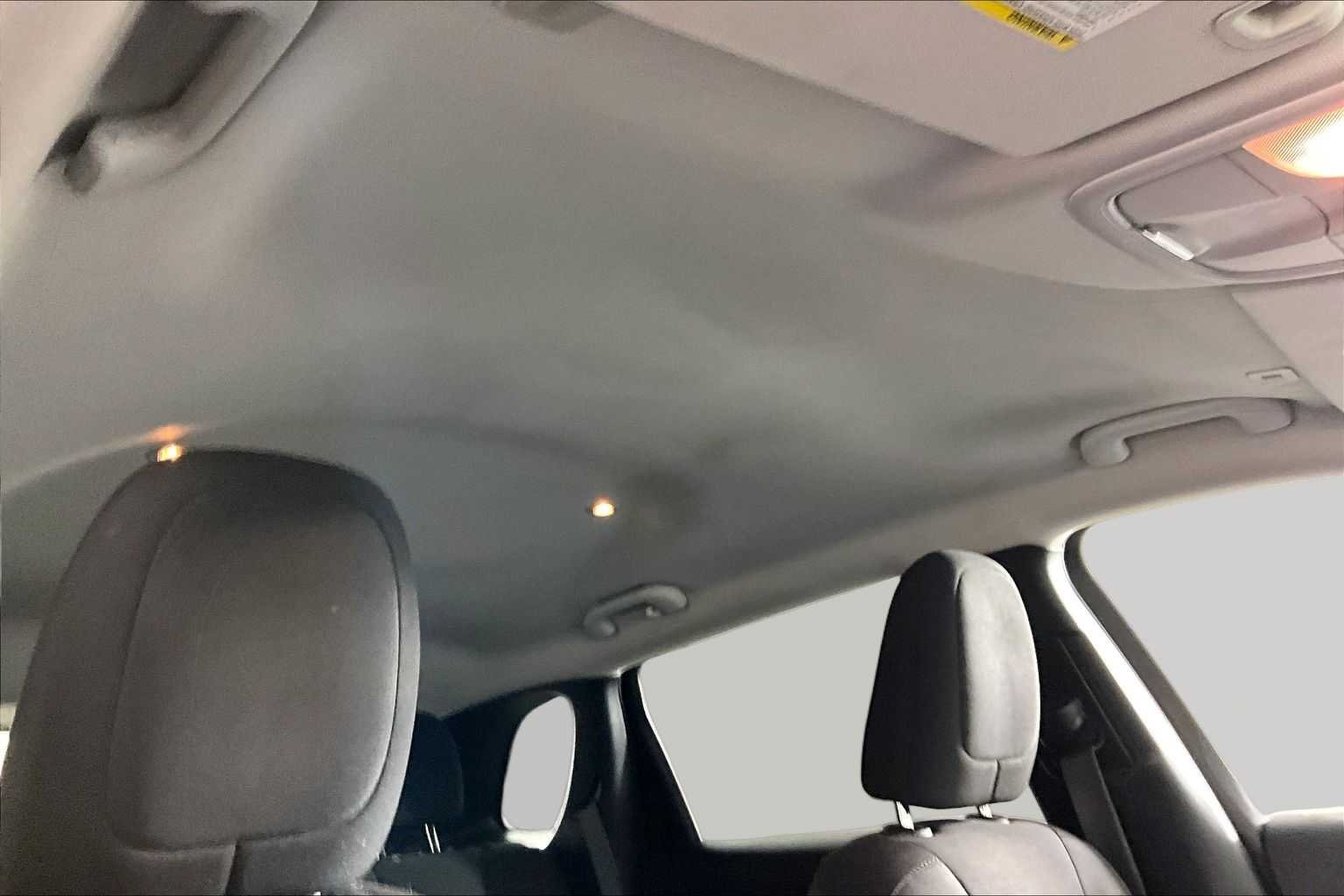 Used 2019 Velvet Red Pearlcoat Jeep Latitude image 14