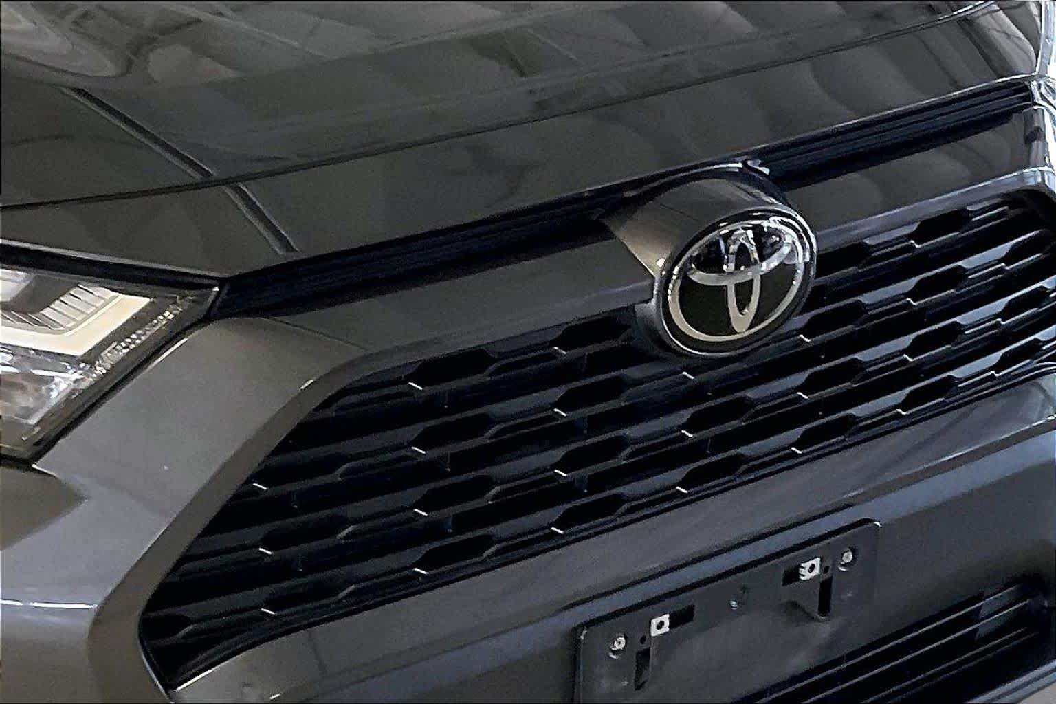 Used 2023 Magnetic Gray Metallic Toyota XLE Premium image 30