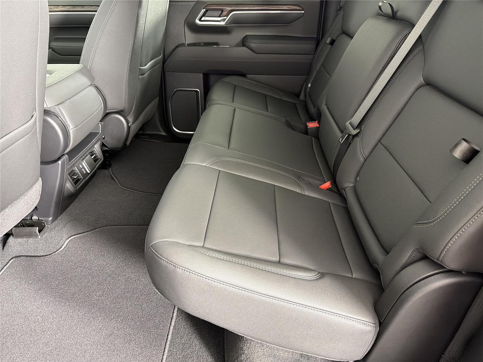 2026 GMC Sierra 1500 SLT - Photo 18