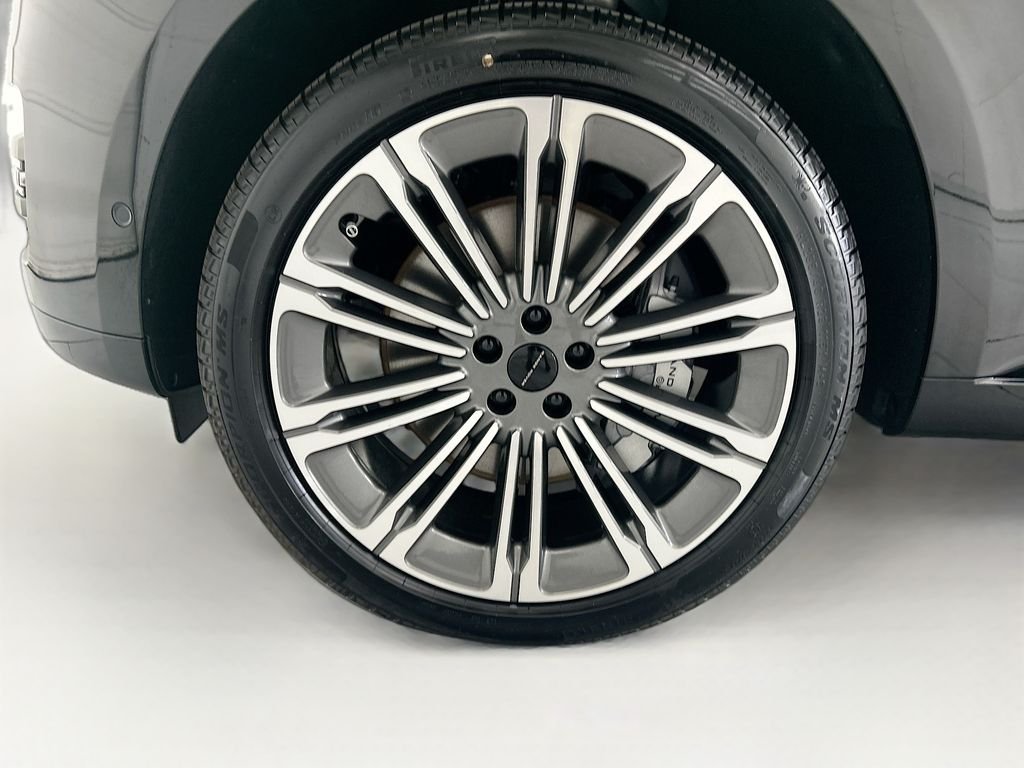 New 2026 Santorini Black Land Rover SE image 29