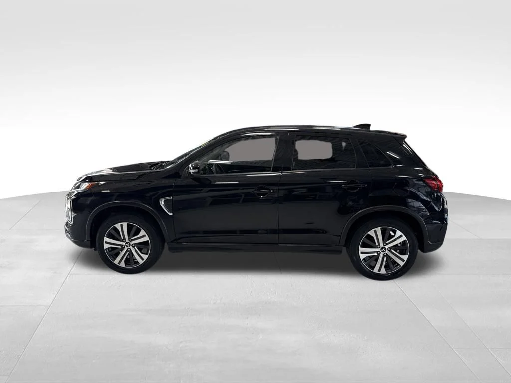 Used 2022 Black Mitsubishi 2.0 SE image 2