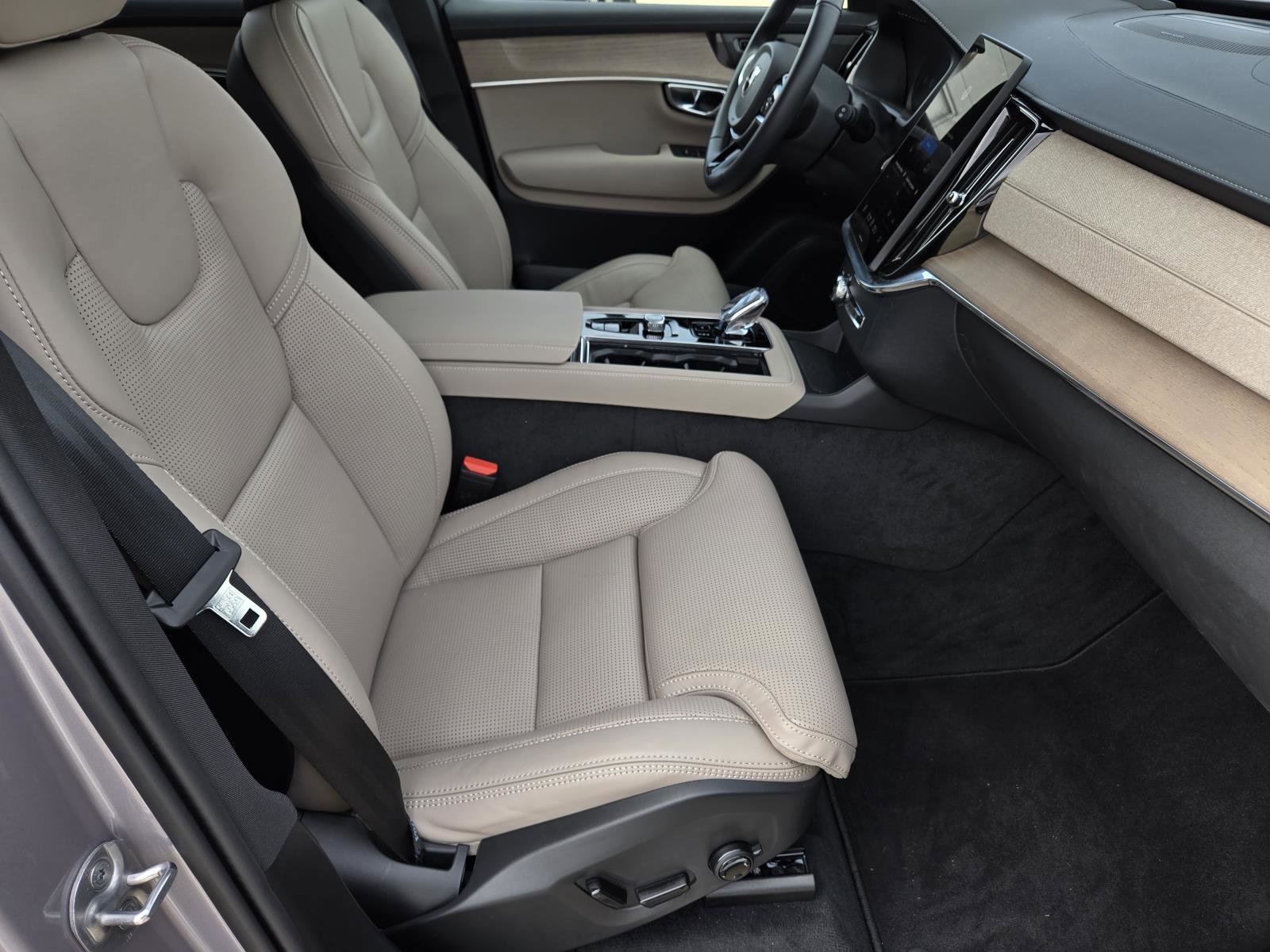 2026 Volvo XC90 Ultra - Photo 33