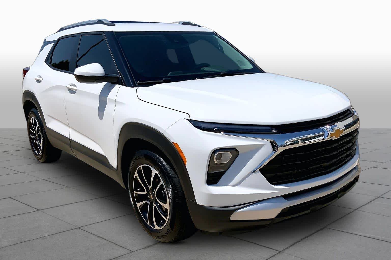 Used 2026 Summit White Chevrolet LT image 3