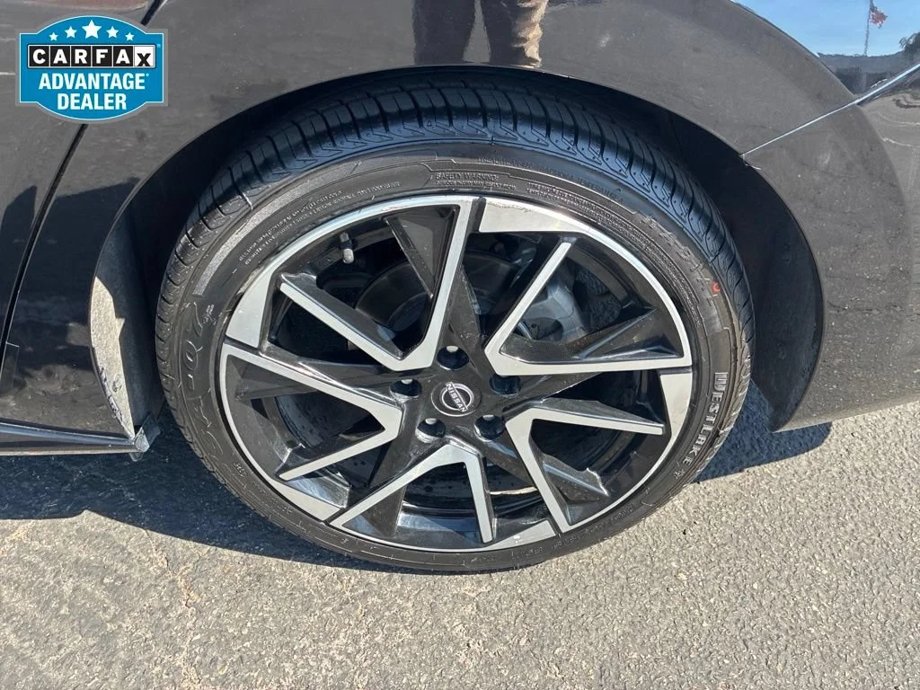 Used 2025 Super Black Nissan SR image 9