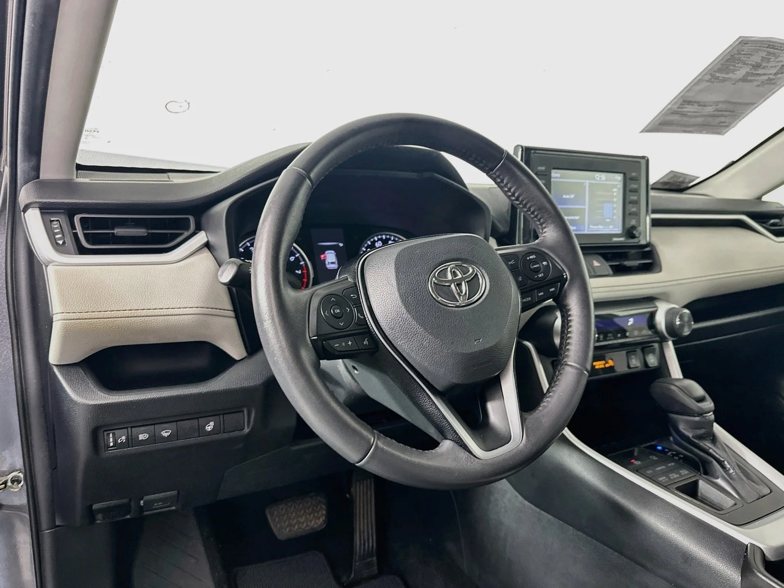 Used 2021 Magnetic Gray Metallic Toyota XLE image 9