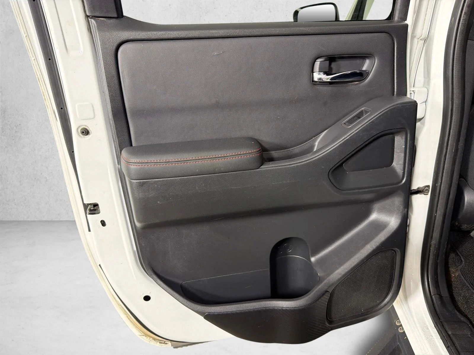 Used 2022 Whtie Nissan PRO-4X image 20
