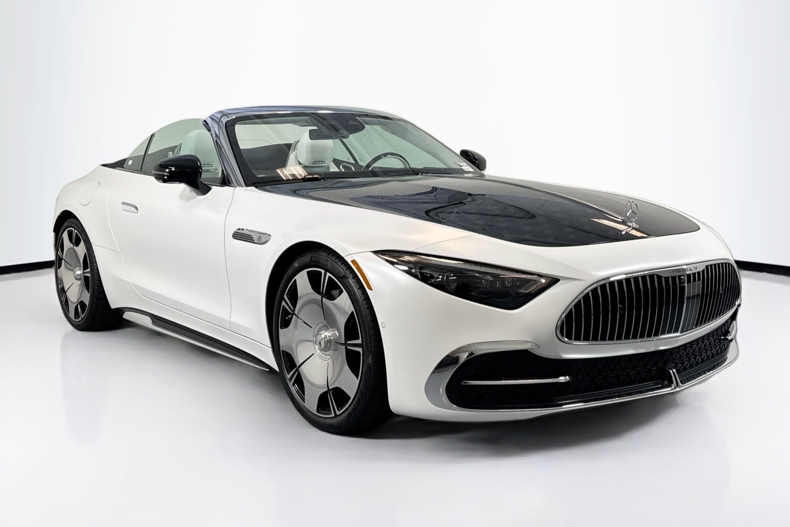 New 2026 Manufaktur Moonlight White Magno Mercedes-Benz Maybach SL 680 Monogram Series image 3