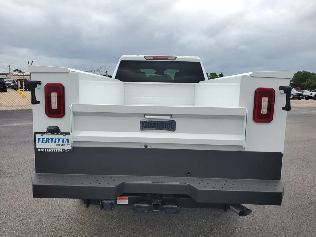 New 2026 Summit White Chevrolet WT image 19