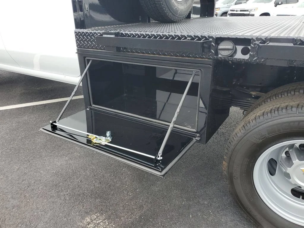 New 2026 Summit White Chevrolet Work Truck image 18