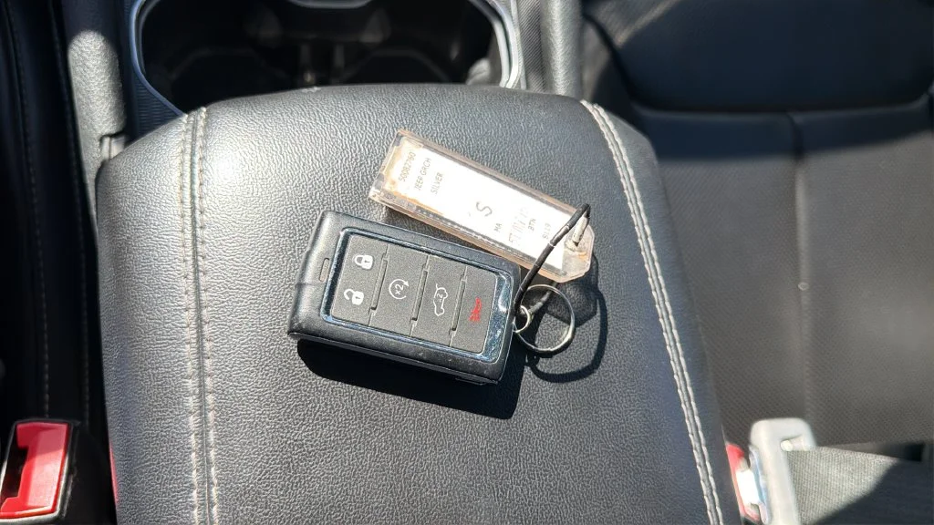 Used 2024 Silver Jeep Limited image 25