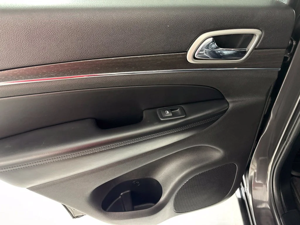 Used 2018 Gray Jeep Limited image 28