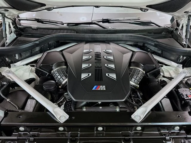 Used 2026 White BMW M60i image 32