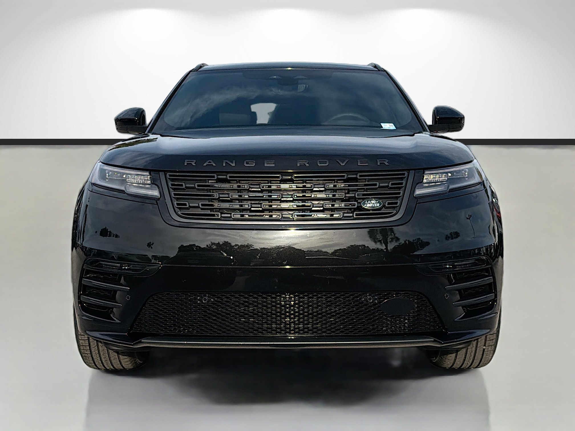 New 2026 Santorini Black Land Rover Belgravia Edition image 7