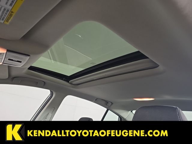 Used 2022 White Nissan 2.5 SV image 24