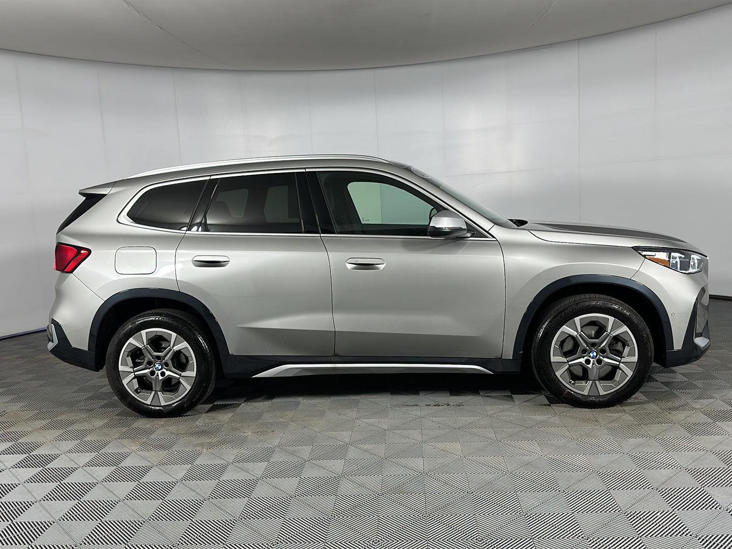 Used 2023 Space Silver Metallic BMW xDrive28i image 26