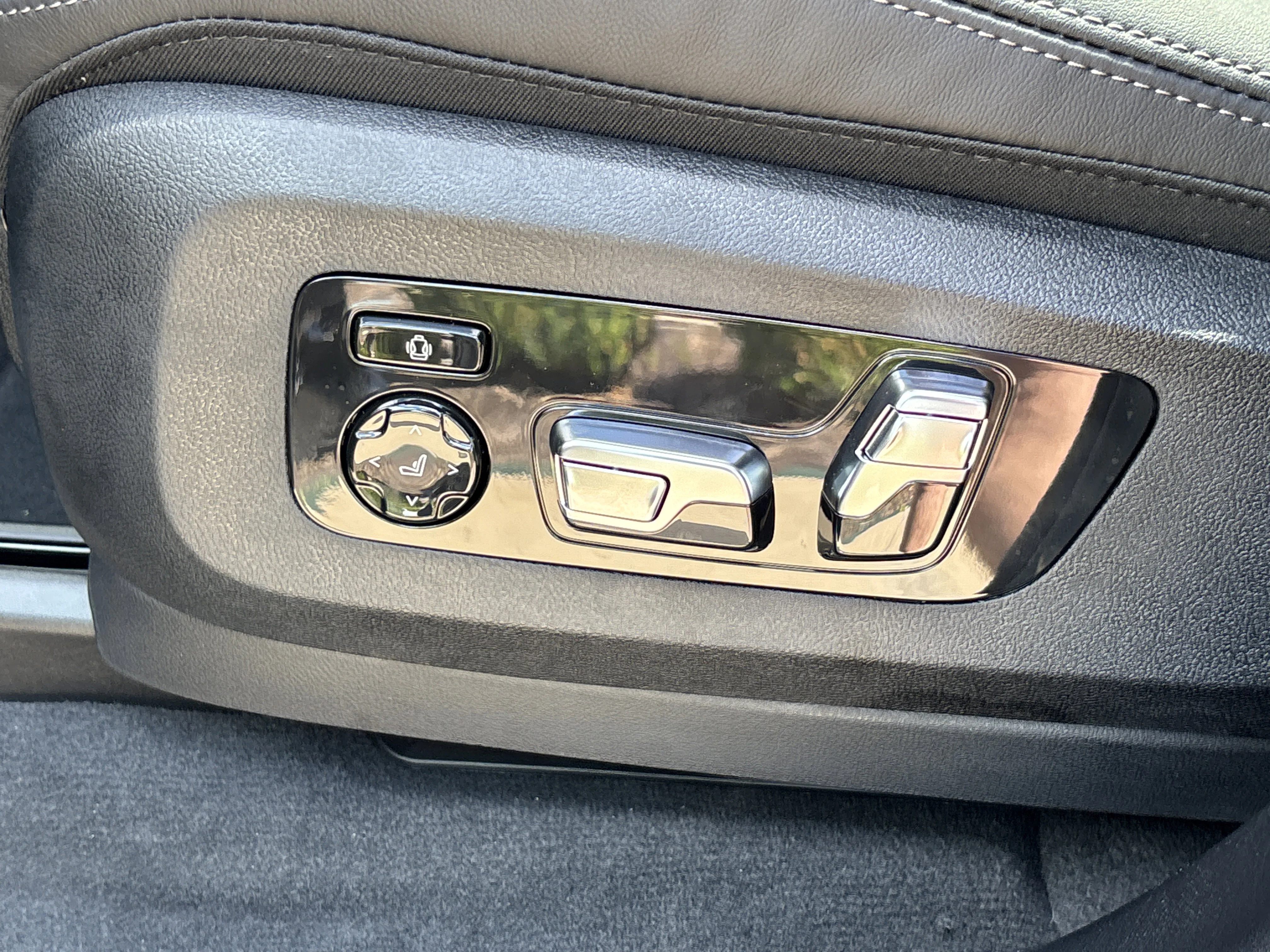 New 2026 0416 Carbon Black Metallic BMW xDrive40i image 20