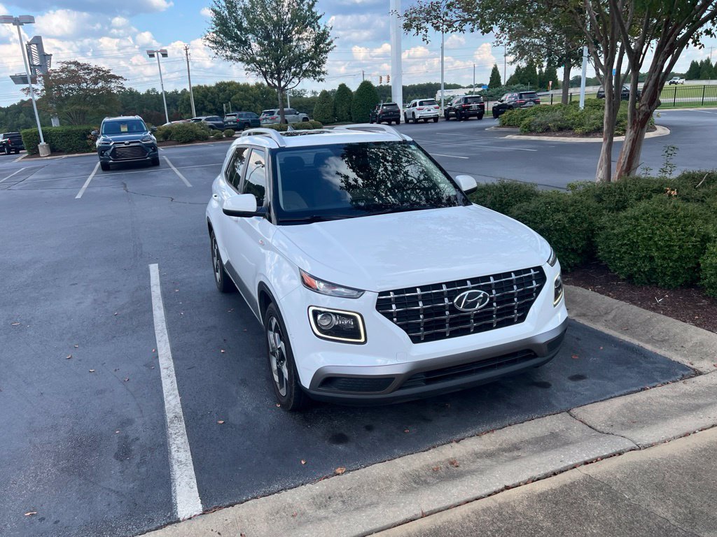 Used 2021 White Hyundai SEL image 4
