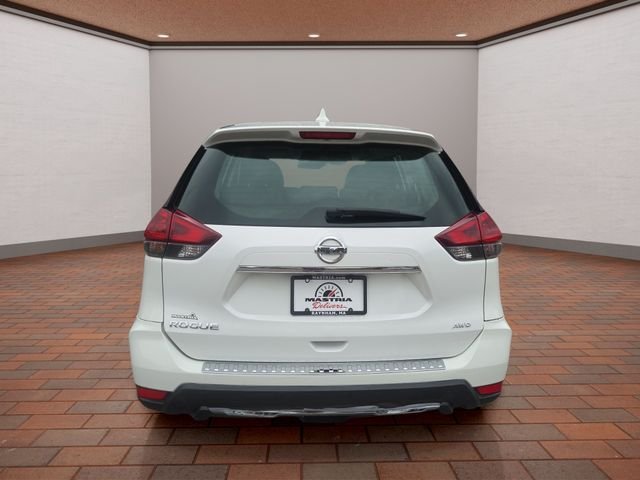 Used 2019 White Nissan S image 23