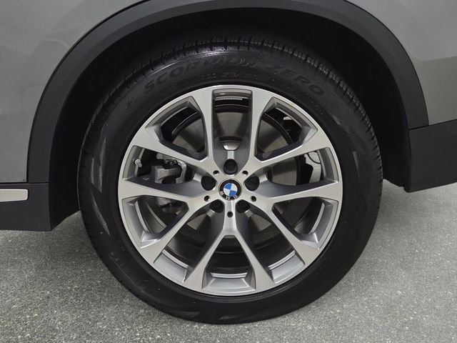Certified Used 2026 Skyscraper Grey Metallic BMW xDrive40i image 30