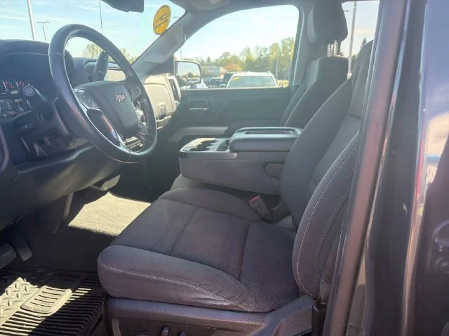 Used 2019 GRAPHITE METALLIC Chevrolet LT image 11