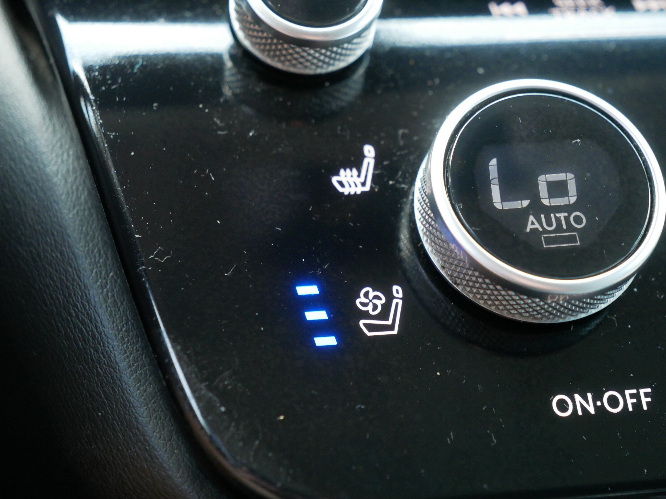 Used 2023 Majestic White INFINITI LUXE image 33