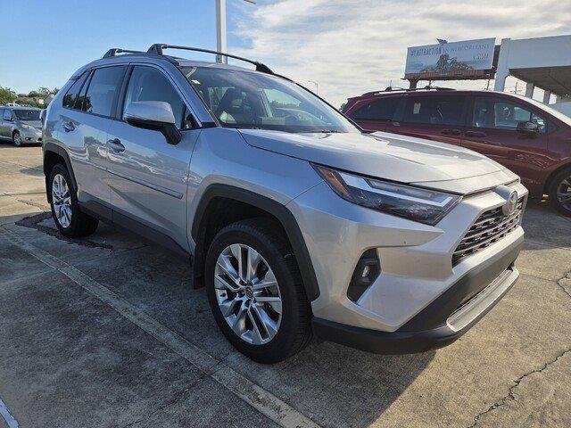 Used 2025 Silver Sky Metallic Toyota XLE Premium image 3
