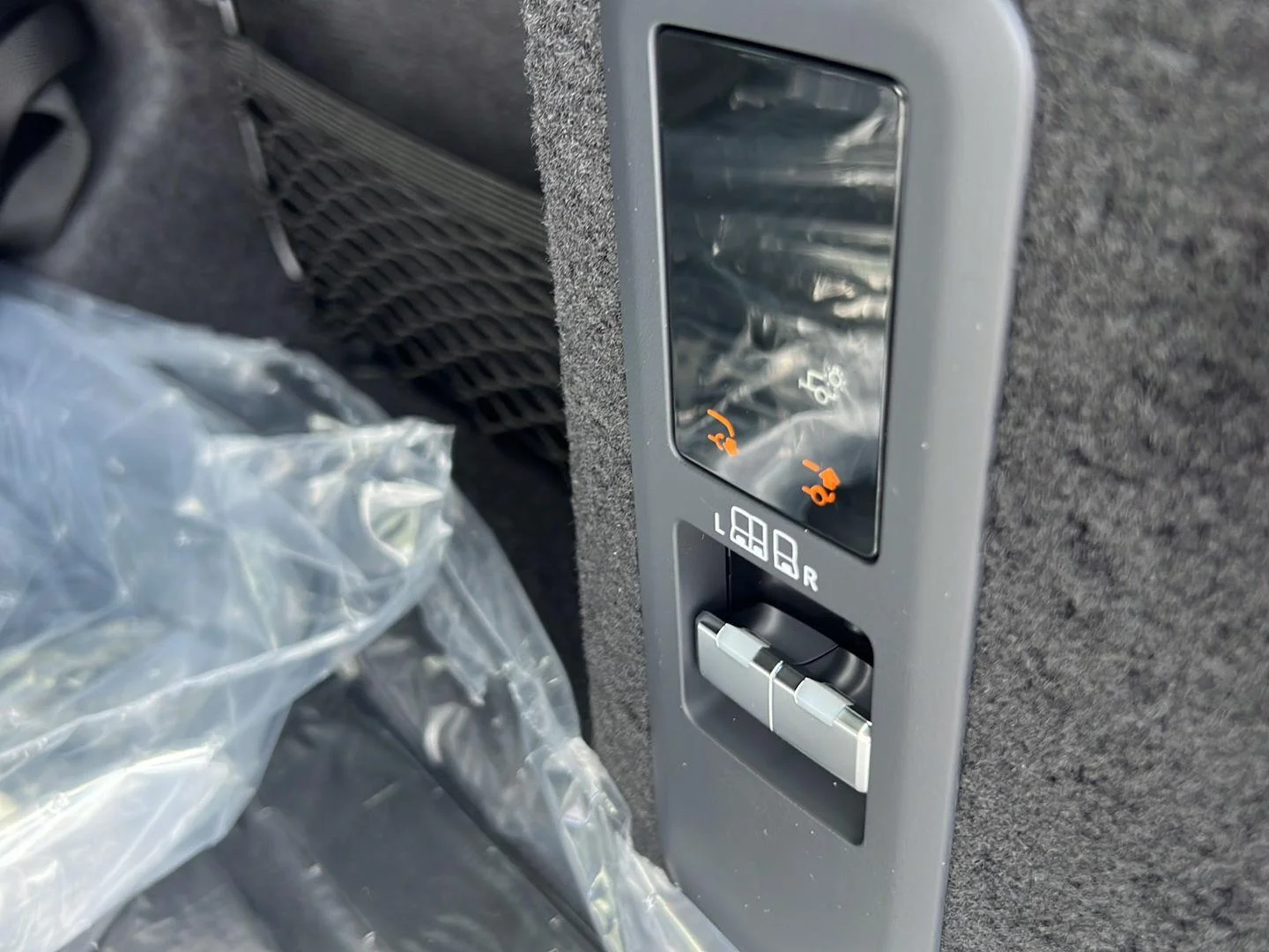 New 2026 Constellation Blue SV Bespoke Ultra Metallic Gloss Land Rover Dynamic SE image 32