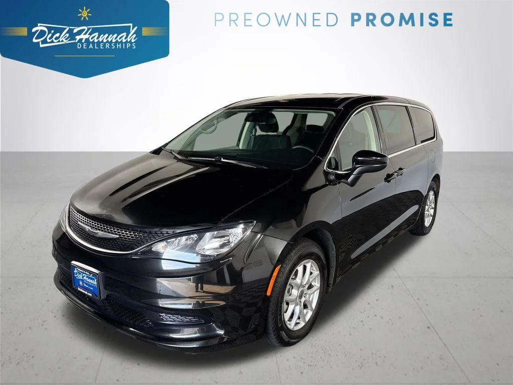 2023 Chrysler Voyager LX's photo