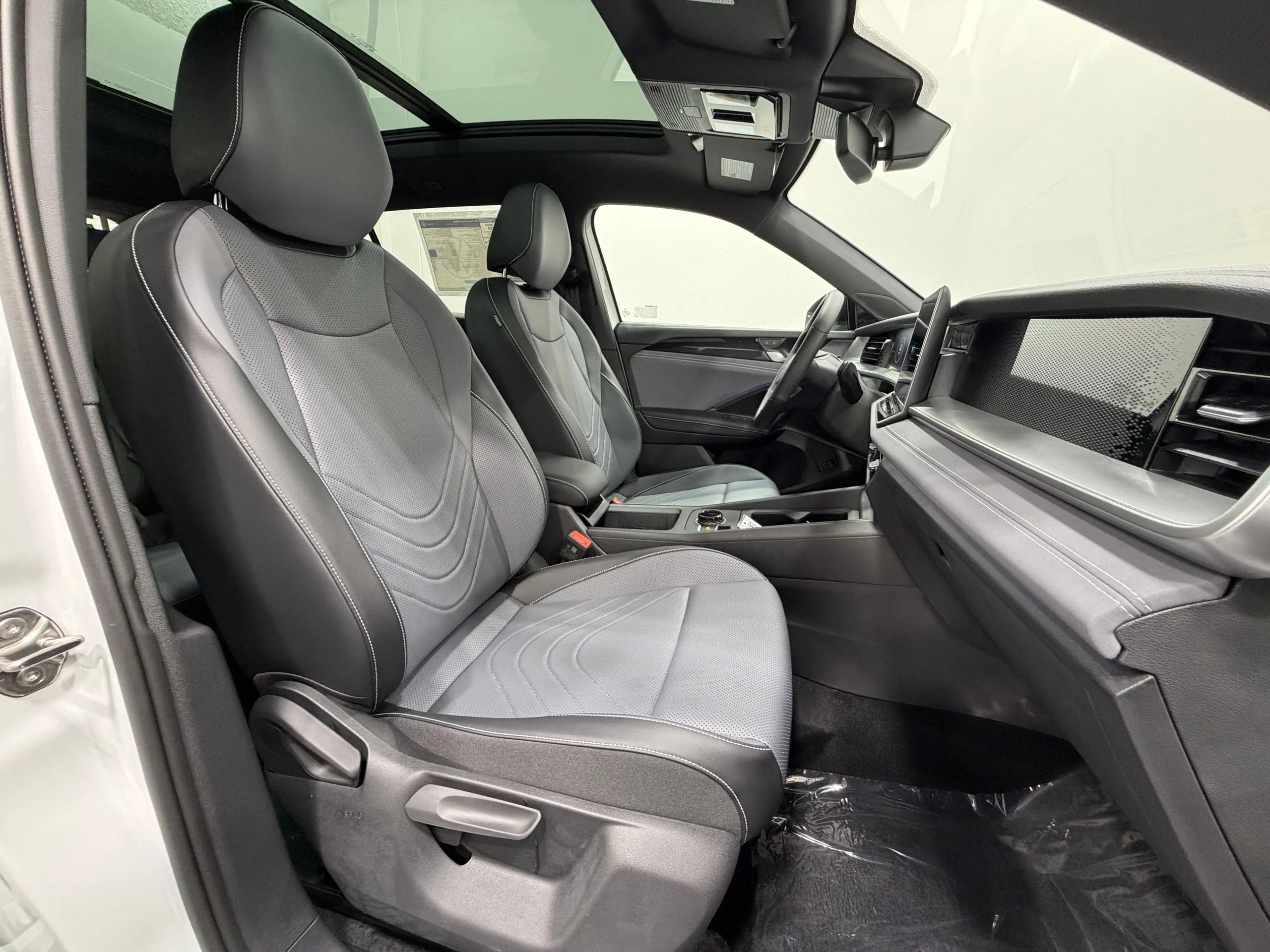 New 2026 White Volkswagen SE R-Line Black image 30