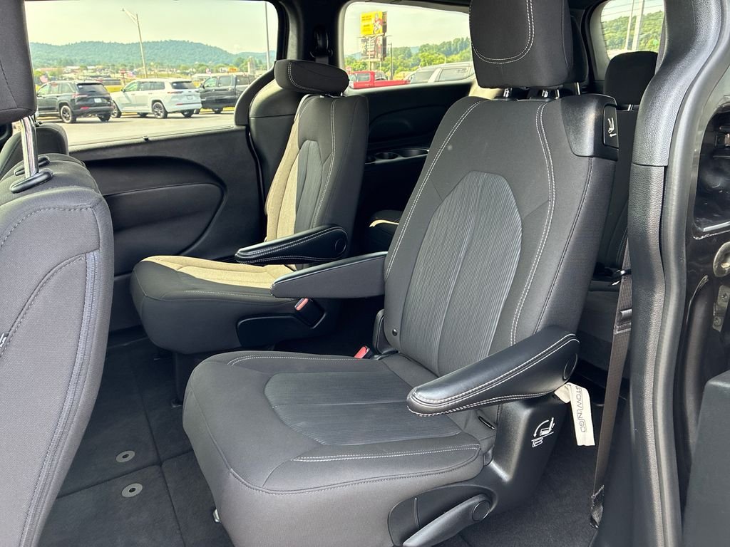 Used 2022 Gray Chrysler Touring image 13