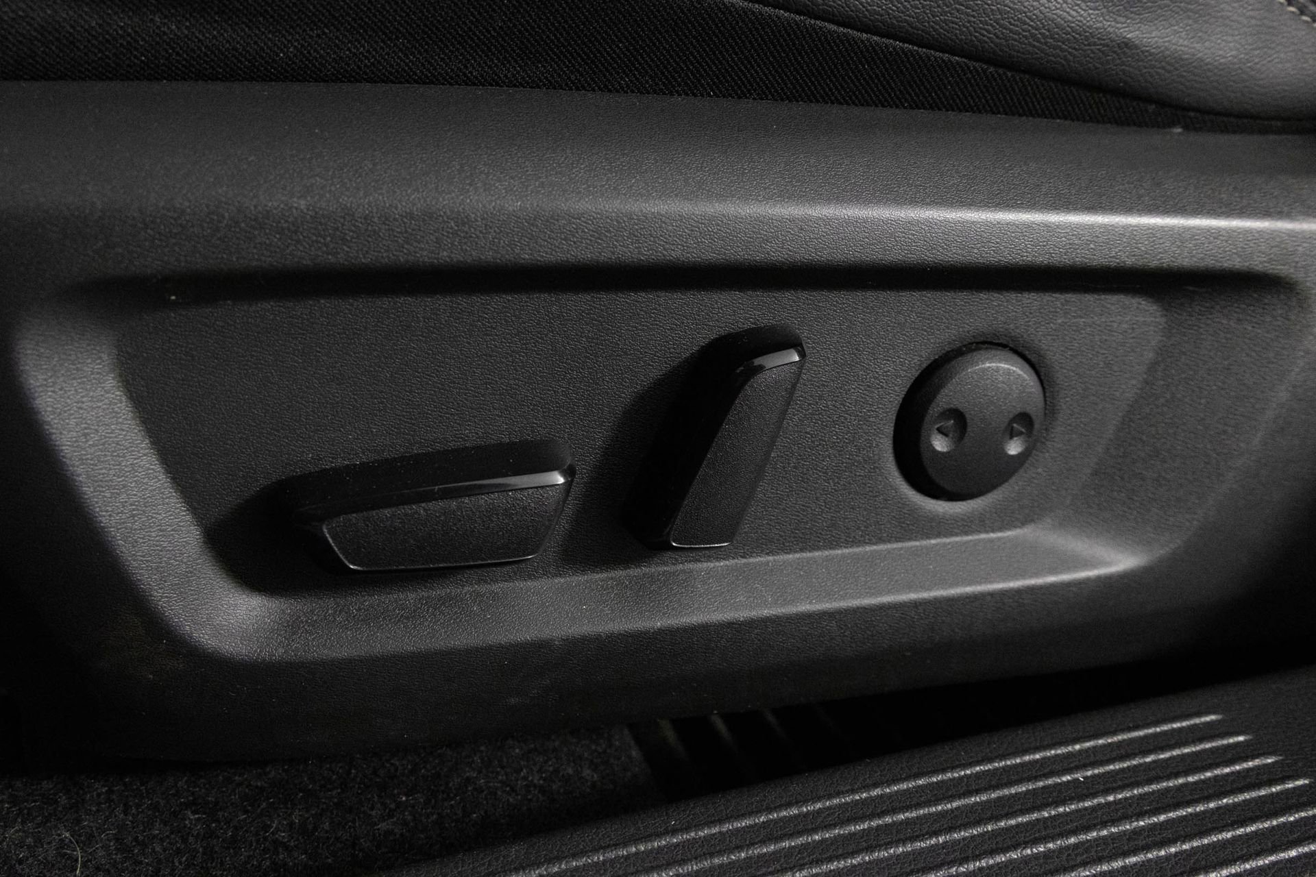 2023 NISSAN ROGUE - Image 19