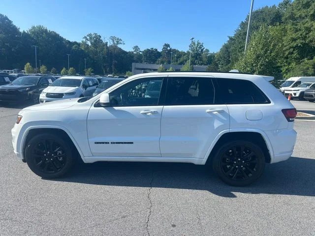 Used 2021 White Jeep Laredo X image 6