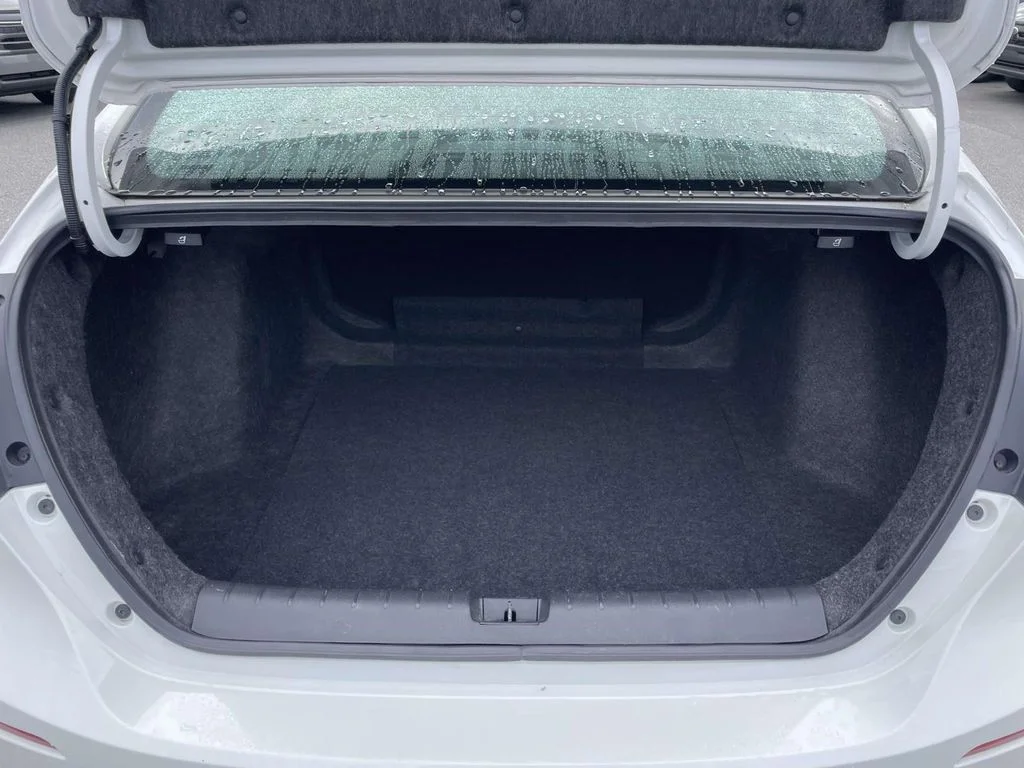 Used 2019 White Orchid Pearl Honda Touring image 29
