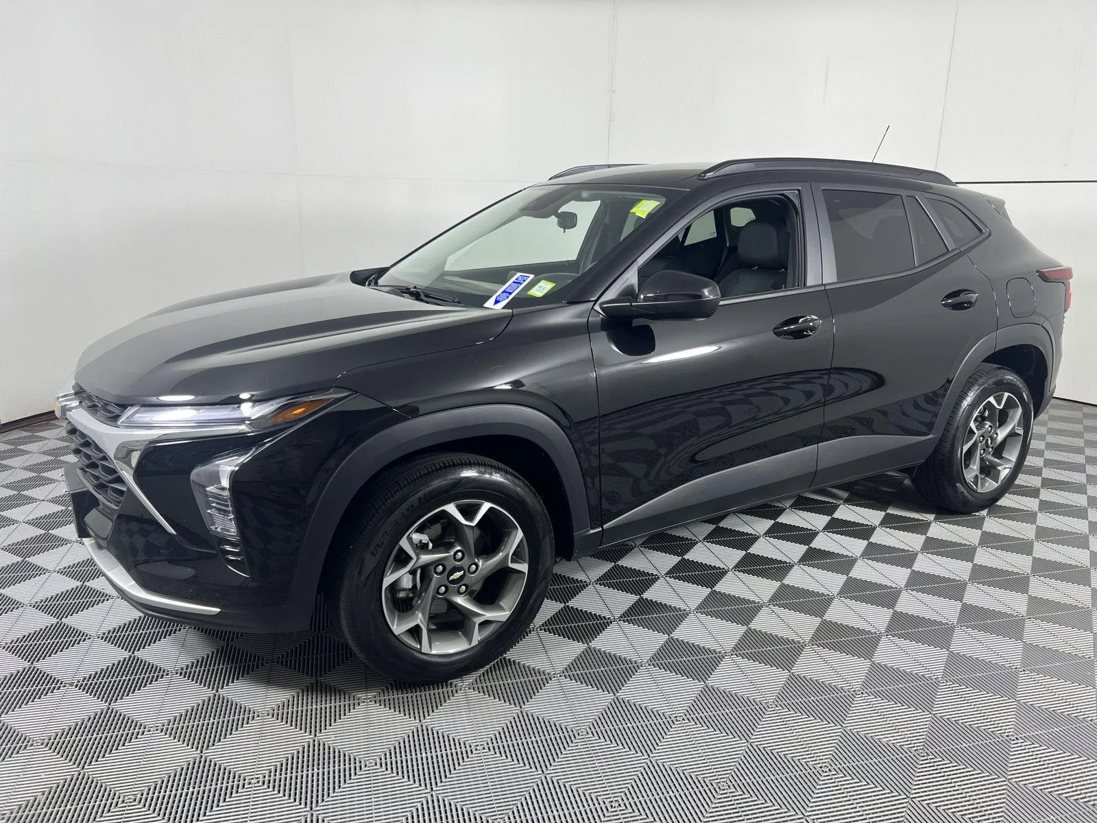 Used 2025 Mosaic Black Metallic Chevrolet LT image 6