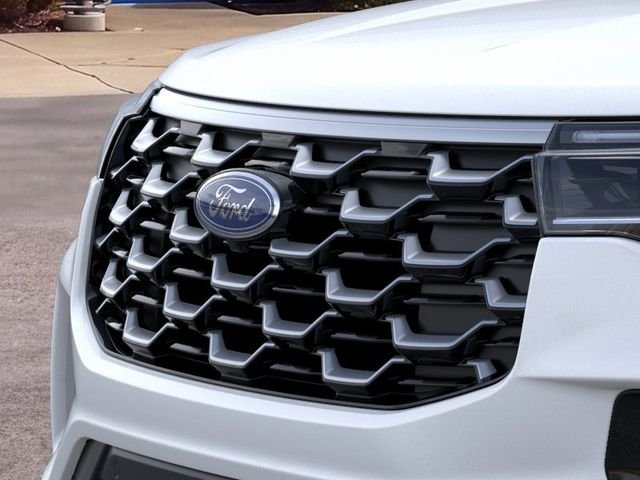 New 2026 Star White Metallic Tri-Coat Ford Platinum™ image 17