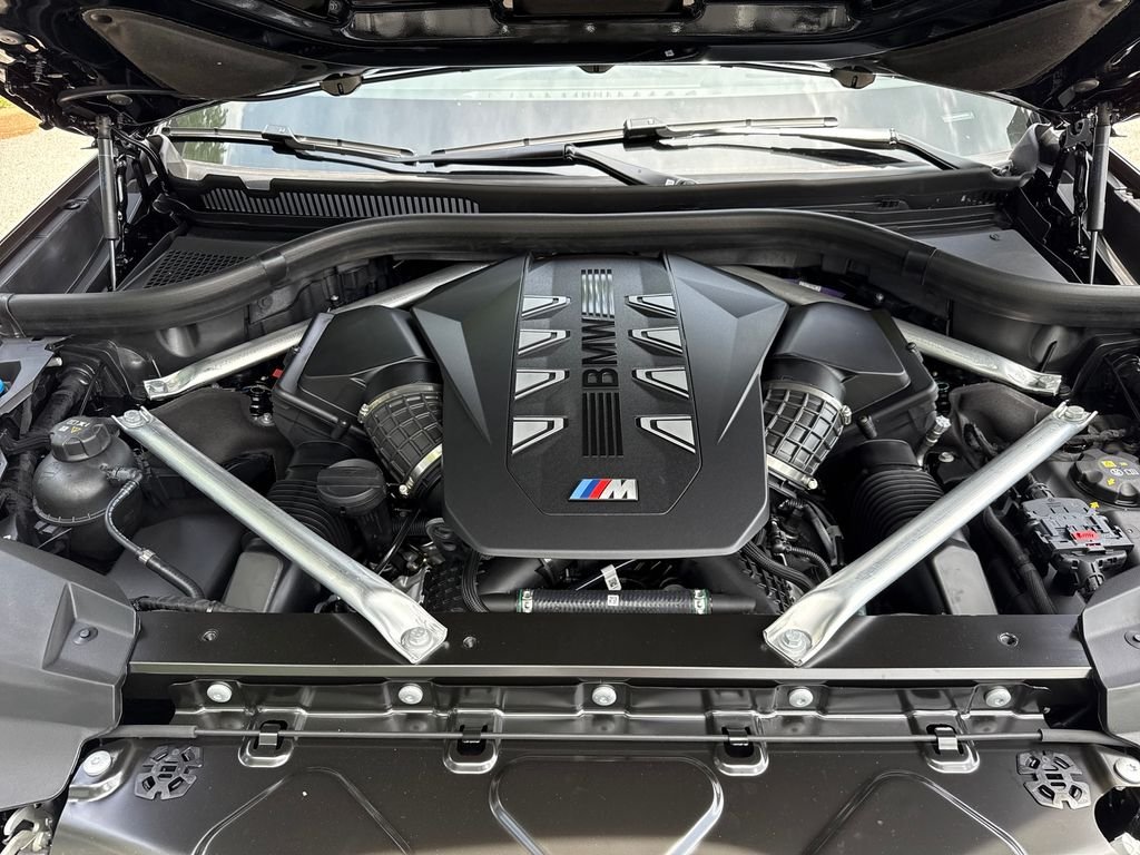New 2027 Black BMW M60i image 31