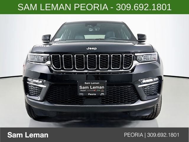 New 2025 Diamond Black Crystal Pearl-Coat Exterior Paint Jeep Limited image 2