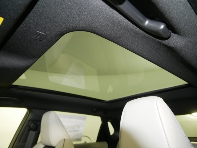New 2027 Wind Chill Pearl with Midnight Black Metallic roof Toyota Limited image 11