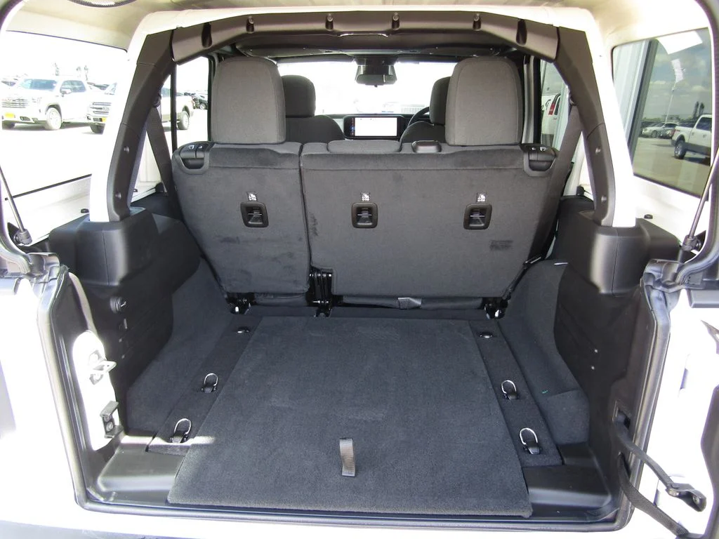 New 2026 Bright White Clearcoat Jeep Sport RHD image 30