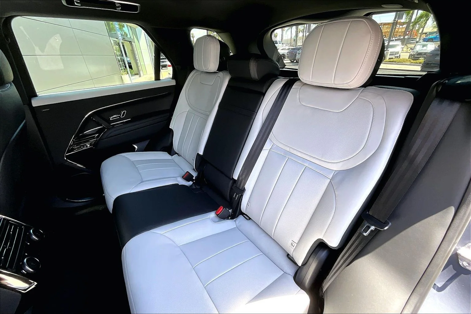 New 2026 Varesine Blue Land Rover Dynamic SE image 10