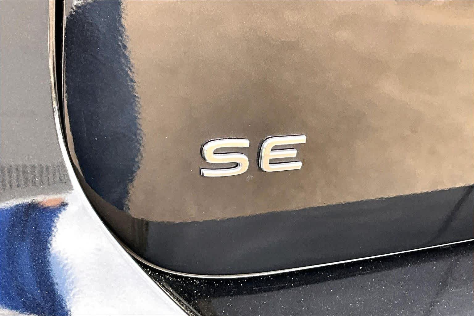 Used 2025  Volkswagen 2.0T SE w/Technology image 30