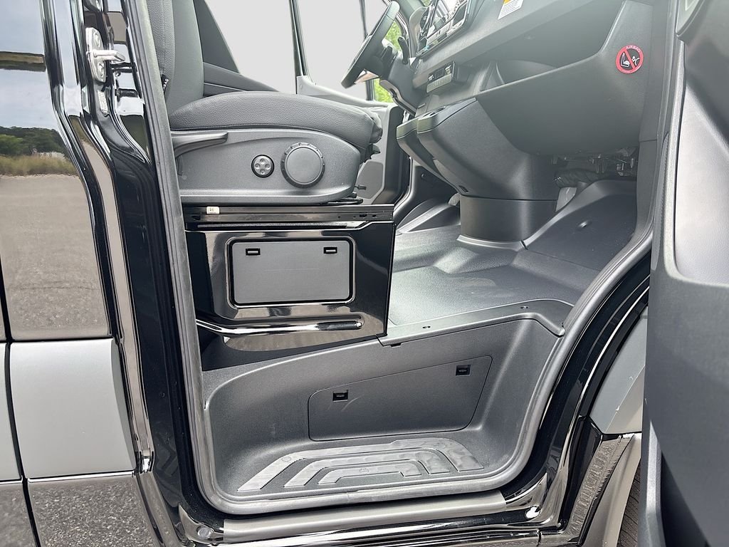 New 2026  Mercedes-Benz Cargo 170 WB image 19