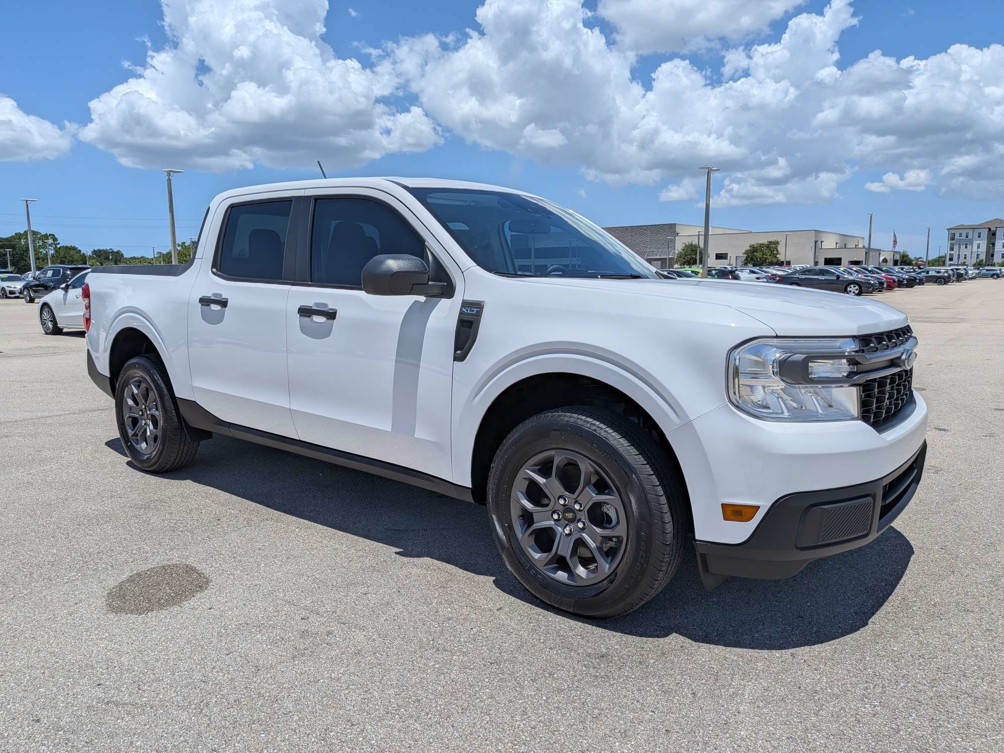 Used 2022 Oxford White Ford XLT image 2