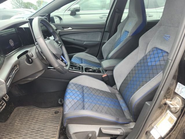 Used 2025  Volkswagen 2.0T image 2