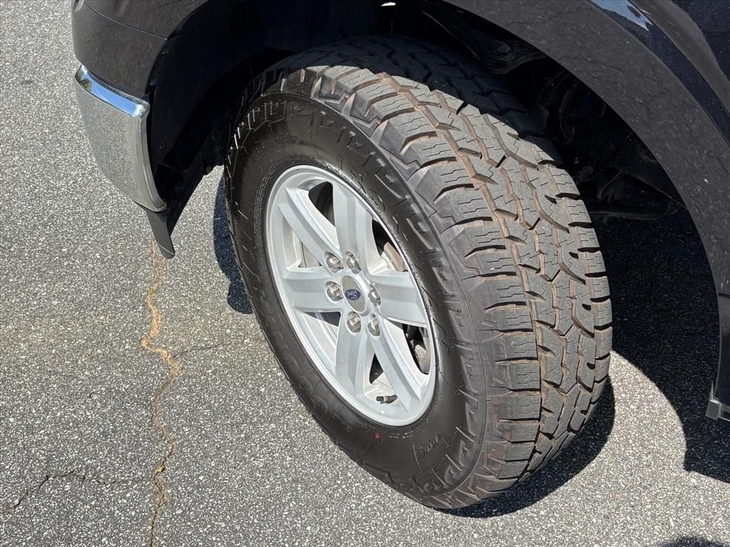 Used 2023 Black Ford XLT image 27