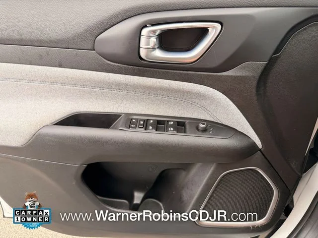 Used 2024 White Jeep Latitude image 30