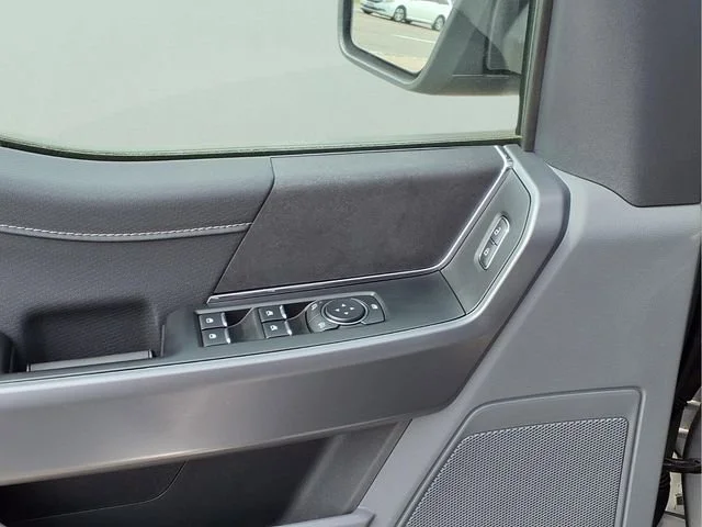 Used 2025  Ford Y image 15