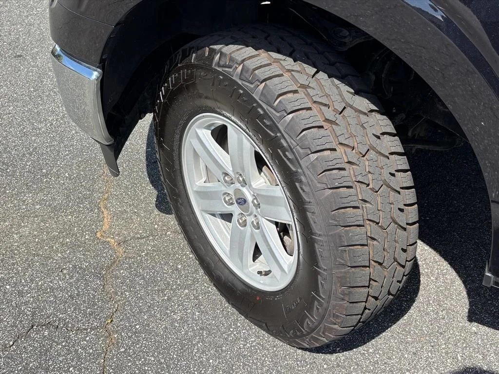 Used 2023 Black Ford XLT image 27