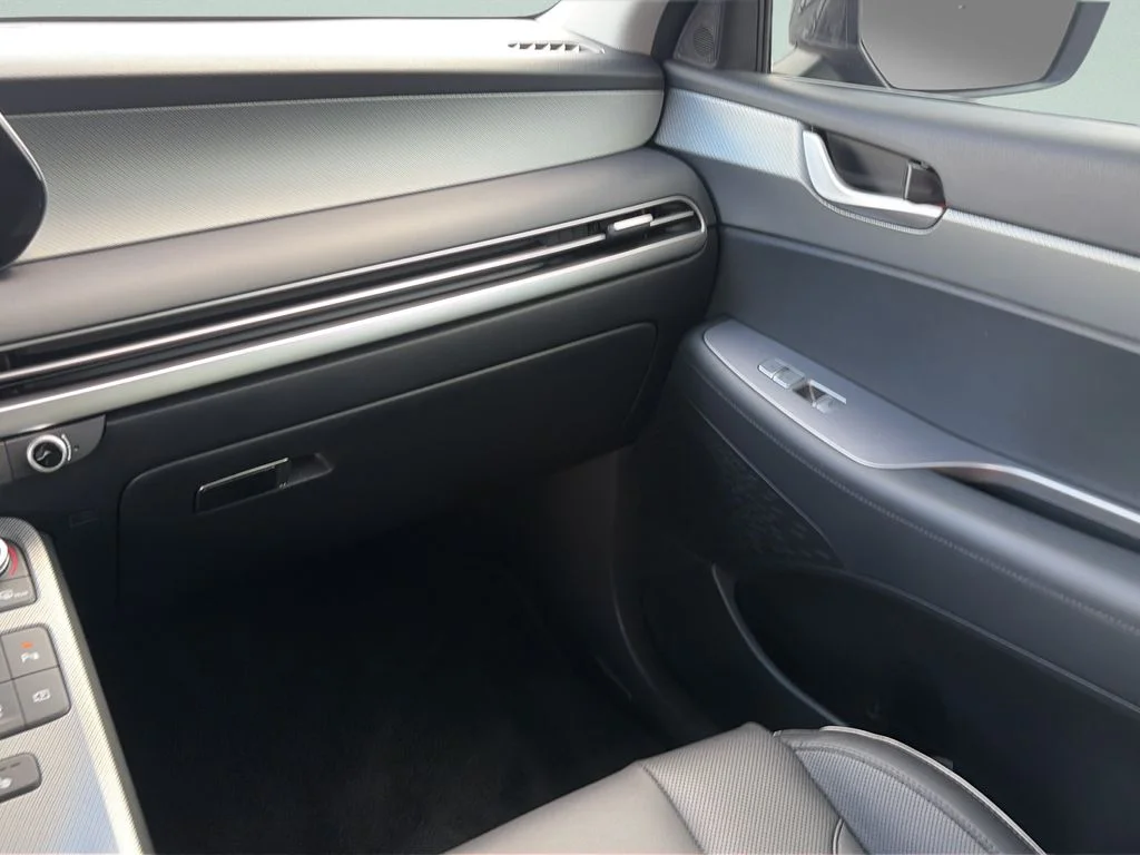 Used 2025 Gray Hyundai SEL image 15