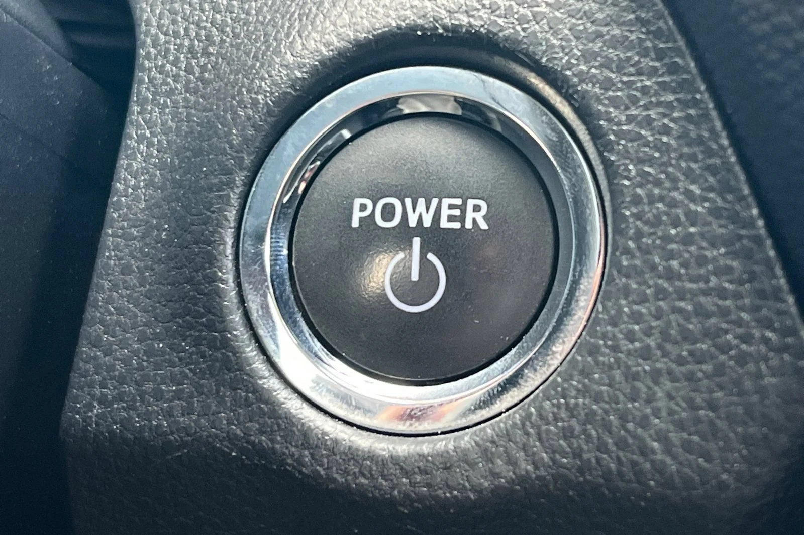 Used 2025 White Toyota Hybrid XLE image 22
